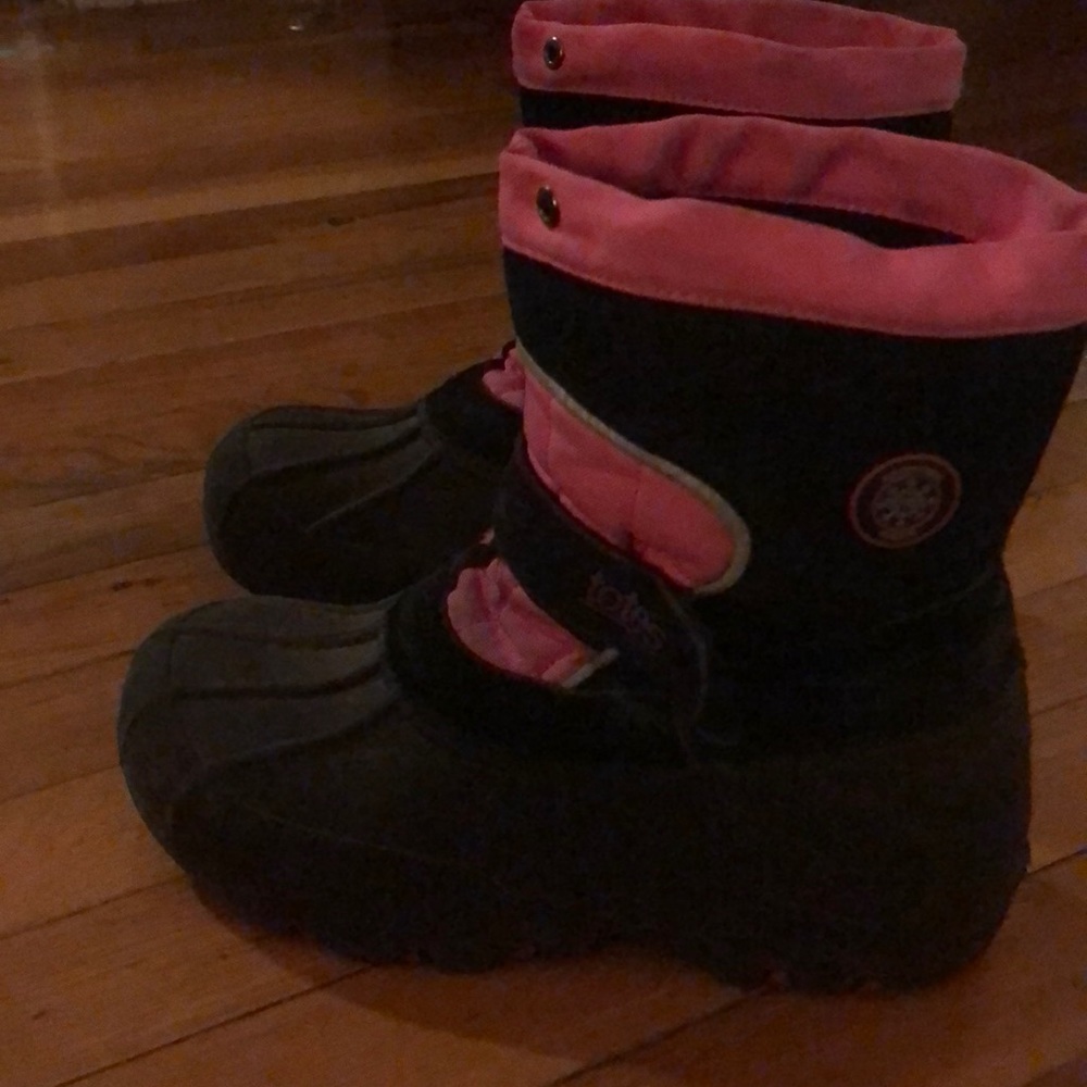 Girls boots will come washed